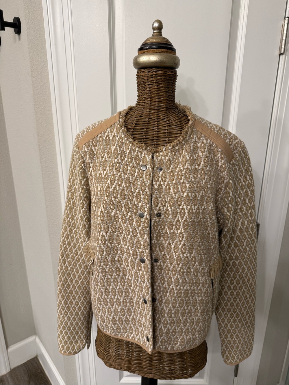NIC+ZOE Tan & Cream Woven Snap-Front Blazer